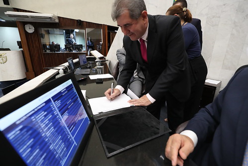 Deputado Bazana, representante das Apaes do Paraná, toma posse na Alep