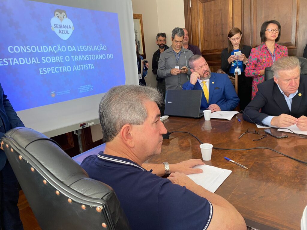 Deputado de Arapongas participa de elaboração de lei que vai beneficiar pessoas com autismo