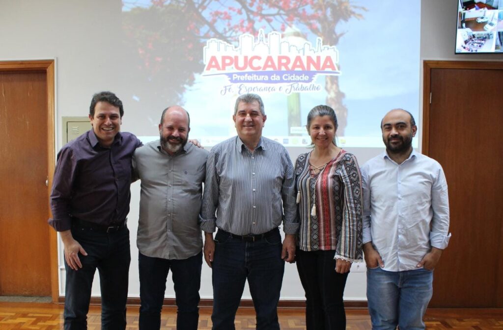 Deputado Bazana formaliza entrega de ambulância para Apucarana